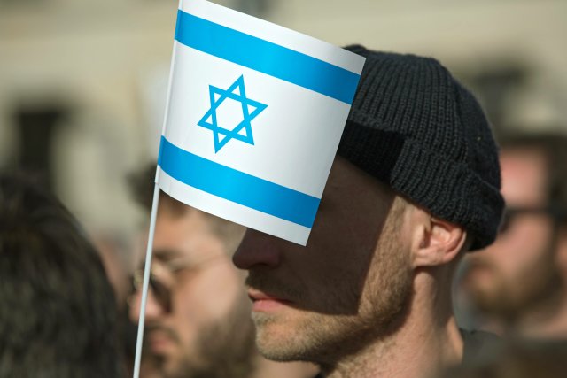 Sieht nur noch Israel und deshalb den eigenen Antisemitismus nicht: Israelsolidarischer Demonstrant in Berlin.