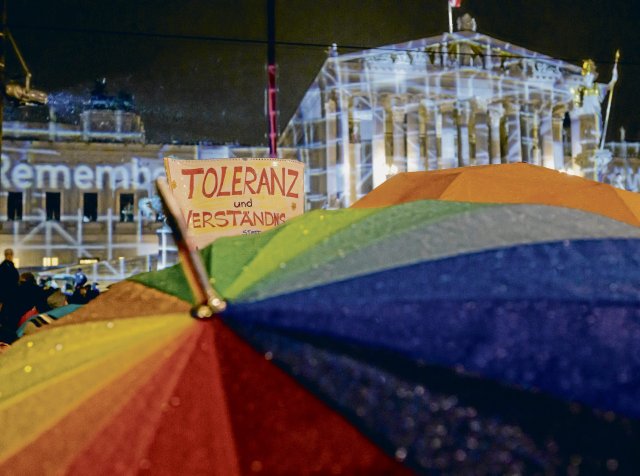 Unter dem Motto »Die Demokratie verteidigen« fand am 26. Januar vor dem Parlament in Wien eine machtvolle Demonstration gegen rechts statt.