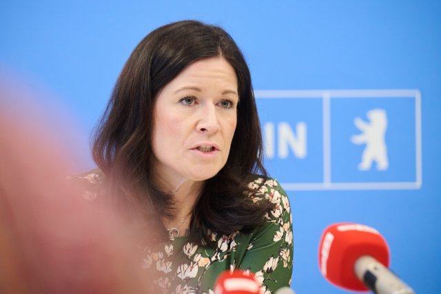 Bildungssenatorin Katharina Günther-Wünsch (CDU) bei einer Pressekonferenz