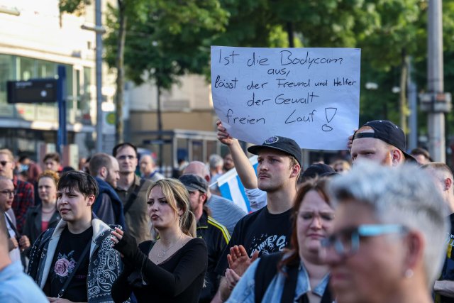 Protest gegen tödliche Polizeigewalt in Mannheim. Dort hatten zwei Beamte im Mai 2022 einen Menschen mit Migrationshintergrund in einer psychischen Ausnahmesituation getötet.