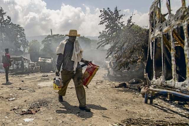 Haiti außer Rand und Band: In der Nacht zum 24. März haben Bandenmitglieder in Port-au-Prince eine große Garage in Port-au-Prince in Brand gesetzt.