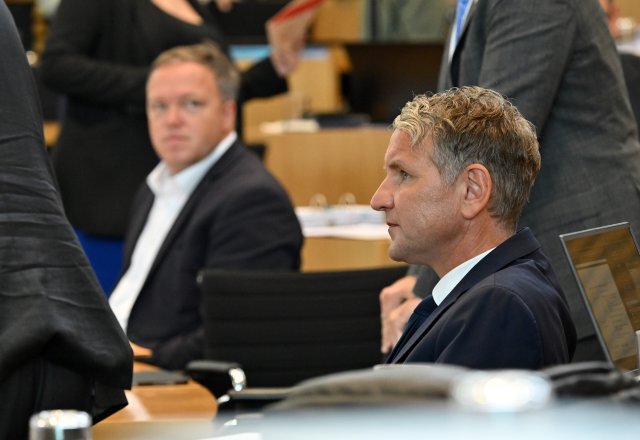 Haben sich zum Thüringer Rededuell verabredet: Björn Höcke (AfD, rechts) und Mario Voigt (CDU)