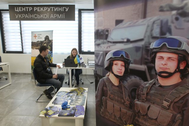Trotz anderslautender Behauptungen der Regierung melden sich nicht genügend Ukrainer zur Armee. Mit der Reform der Mobilsierung sollen die Streitkräfte wieder aufgefüllt werden.
