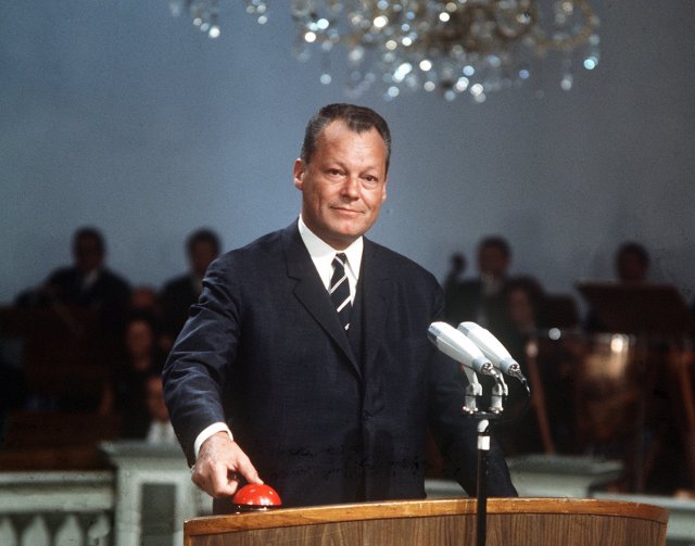 Unter Bundeskanzler Willy Brandt schuf der damalige »Superminister« Karl Schiller die erste »Konzertierte Aktion« in der BRD.
