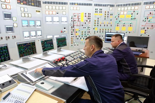 Kontrollraum zu Schulungszwecken: Hier trainieren ukranische Beschäftigte für den Betrieb des AKW Chmelnyzkyj, wo zwei Reaktoren schon einige Jahre laufen.