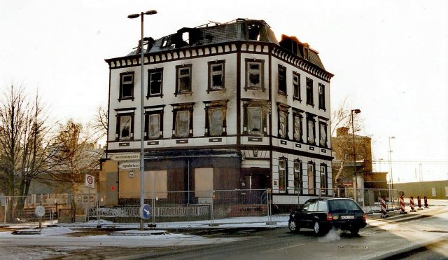 Das Haus in der Hafenstraße 96 in Lübeck nach dem Brandanschlag.