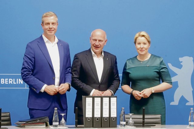 Stefan Evers, Kai Wegner (beide CDU) und Franziska Giffey (SPD) ...
