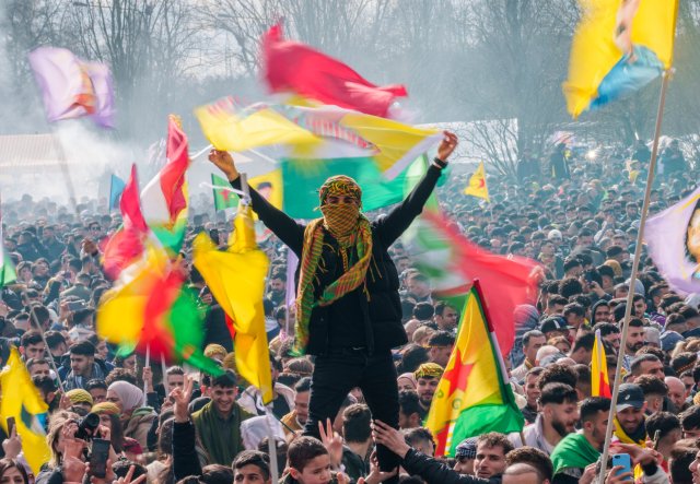 Menschen aus ganz Deutschland kamen zur zentralen Feier des kurd...