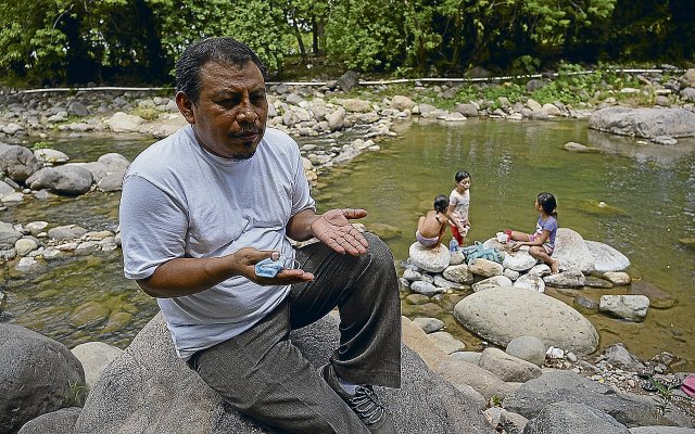 Der Umweltaktivist Juan López glaubt noch an die Regierung, die sich eigentlich gegen den Bergbau ausgesprochen hat und eine des Wandels sei. Aber nicht alle teilen seinen Optimismus.