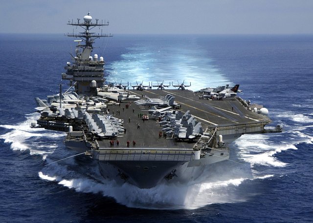 Die weltweiten Militärausgaben haben 2023 laut dem Stockholmer Friedensforschungsinstitut Sipri erneut einen Höchststand erreicht: Hier der US-amerikanische Flugzeugträger USS Carl Vinson