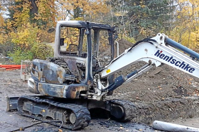 Baumaschinen der Bautzener Firma Hentschke werden immer wieder Ziel von Brandstiftung, vermutlich aus politischen Motiven