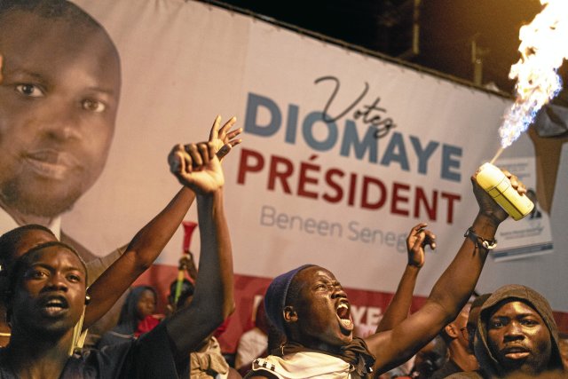 Grund zum Feiern: Die Anhänger*innen von Senegals neuem Präsiden...