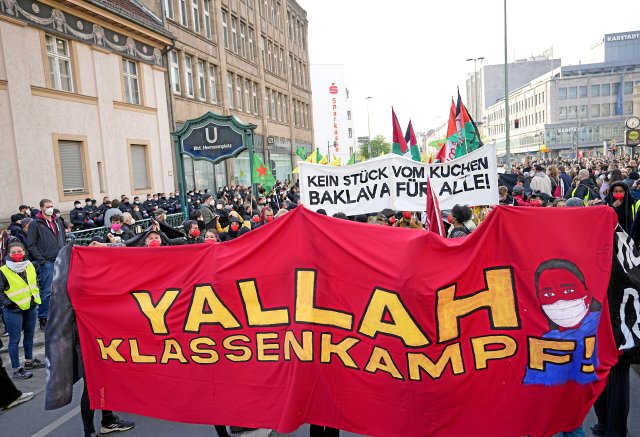 Seit 2021 gestaltet Migrantifa den Revolutionären 1. Mai in Berlin mit. Auch 2024 wird die Demo am Hermannplatz vorbeiziehen.