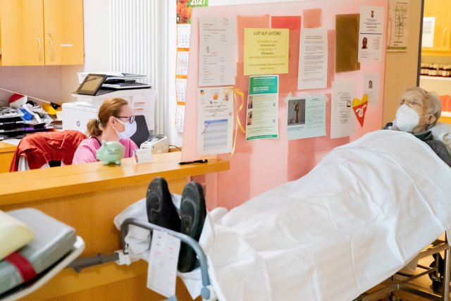 Gehört Warten im Krankenhaus immer dazu? Oder hält die Bürokratie von der eigentlichen Pflege ab?