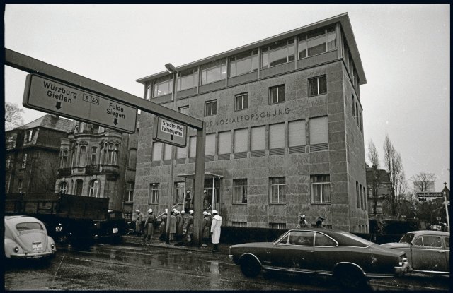 Frankfurt, 31. Januar 1969: Die Polizei trifft zur Räumung der Besetzung im Institut für Sozialforschung ein.