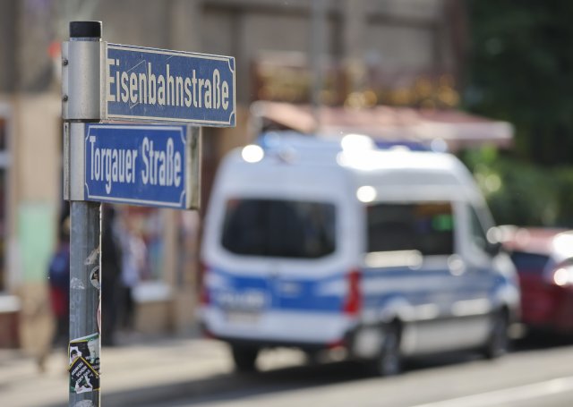 Waffenverbotszone, ständige Videoüberwachung, viel Polizei: Die Leipziger Eisenbahnstraße, wo viele Bewohner einen Migrationshintergrund haben.