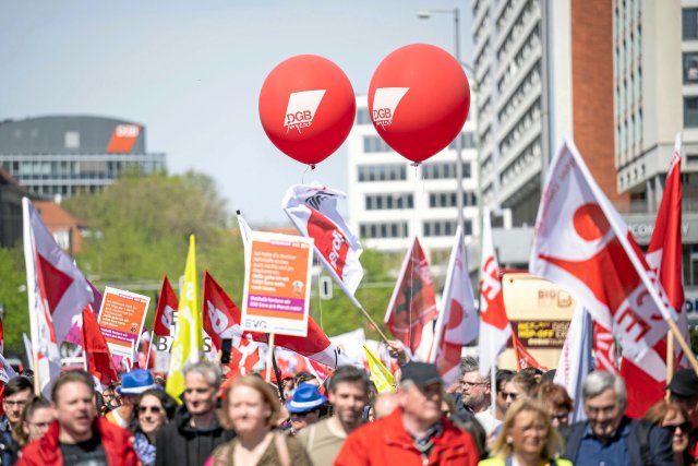 Viel Rot und viel Konkretes: Die Berliner DGB-Demonstration stan...