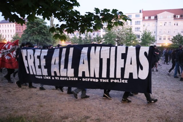 Demonstration anlässlich der Verurteilung von vier Aktivisten im Komplex »Antifa Ost«. Diesem Netzwerk sollen auch die meisten linken »Untergetauchten« angehören.