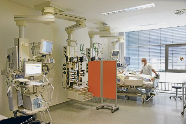 Intensivstation im Leipziger Klinikum St. Georg, das jetzt durch eine Geldspritze der Stadt selbst vor dem Kollaps bewahrt werden musste