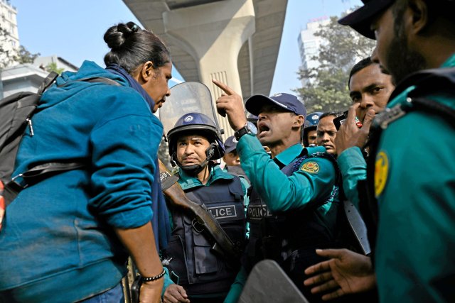 Die Polizei in Bangladesch geht immer wieder gegen Journalisten ...