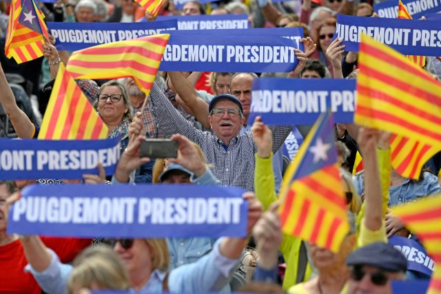In Argelès-sur-Mer wird Carles Puigdemont von seinen Anhängern gefeiert.