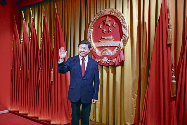 Täuschend echt: Eine Wachsfigur des chinesischen Präsidenten Xi ...