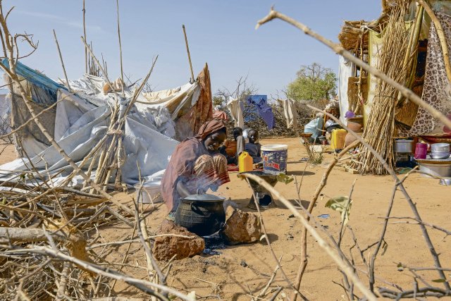 Ein junger sudanesischer Flüchtling im Flüchtlingslager Farchana...