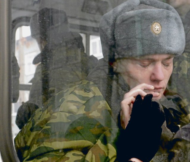 Zum Kämpfen gezwungen: ein junger russischer Rekrut in Westsibir...