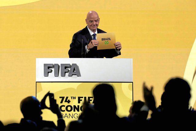 Fifa-Präsident Gianni Infantino macht sich am Freitag selbst glü...