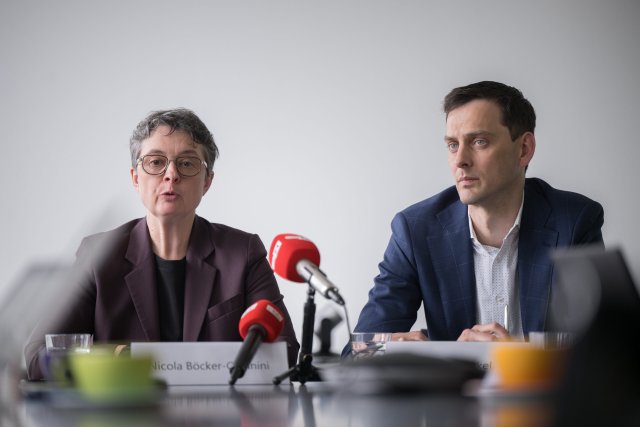 Nicola Böcker-Giannini und Martin Hikel bei einer Pressekonferenz