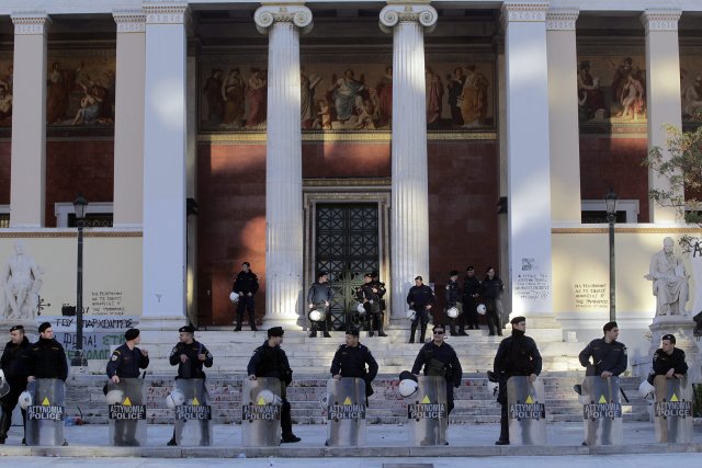 Belagerung der Universität in Athen anlässlich eines Hungerstrei...