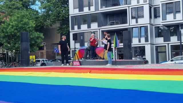 Über dem Regenbogen: Auf der Kundgebung zum Schutz der sexuellen...