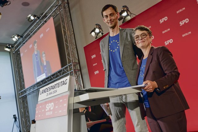 Tapfer lächeln trotz magerer Wahlergebnisse: die neuen SPD-Lande...