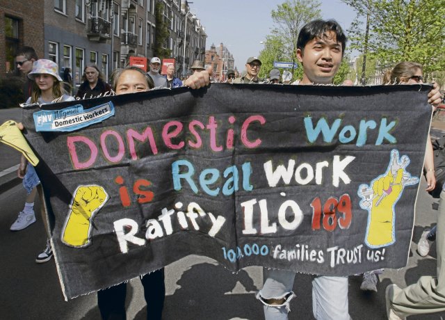 Protest am 1. Mai in Amsterdam – Haushaltsangestellte gehen anso...