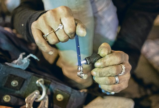 Armutsvariante des Kokain: Die rauchbaren Crack-Steine erzeugen ...