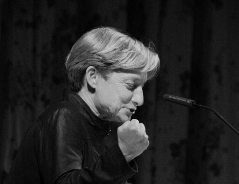 Die Philosophin Judith Butler bei ihrer Rede in Berlin