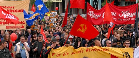 Die ALB gehörte zu den Organisatoren des antikapitalistischen Blocks der Krisen-Demonstration am 12. Juni in Berlin.
