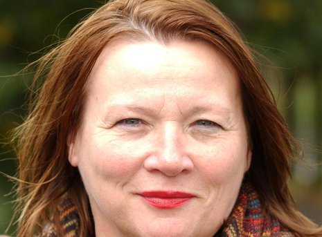 Monika Knoche ist Bioethik-Expertin und war Bundestagsabgeordnete für die Grünen und für die LINKE und lebt in Karlsruhe.