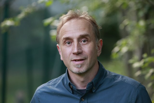 O especialista em linces Ole Anders, do Parque Nacional Harz, é o responsável pelo projeto dos linces.