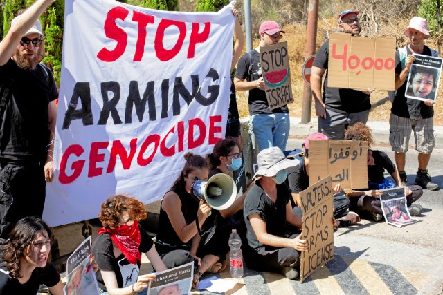 Protest vor der britischen Botschaft in Ostjerusalem vor einem Jahr. Die Forderung nach einem Exportstopp für Waffen greift aber zu kurz.