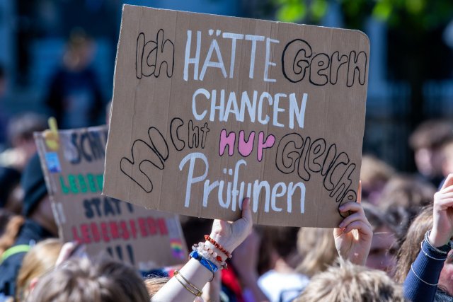 Jugendliche machen schon lange darauf aufmerksam, dass das Schul...