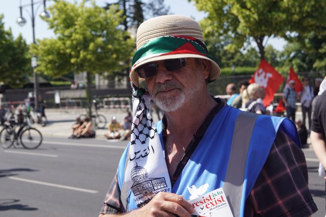 Friedens-Eddi ist mit dem Bündnis für Frieden zur Kundgebung in Berlin gereist.