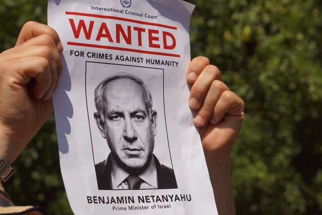 Auf der Kundgebung forderten die Menschen die Verhaftung des israelischen Premiers.