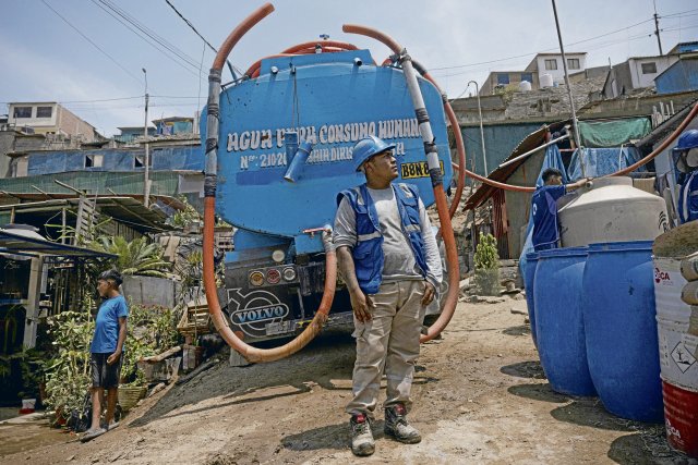 Mit dem Wasserwagen werden in Lima rund 635 000 Menschen versorgt.