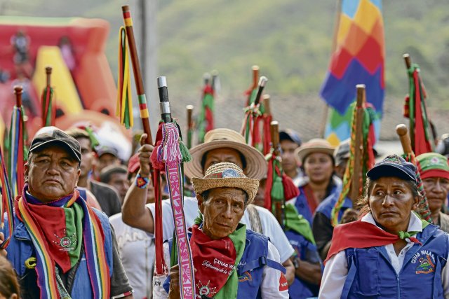 Indigene Wächter bei der Nationalen Versammlung der Indigenen Wachschutzgruppen in der Gemeinde Toribio im Departamento Cauca in Kolumbien