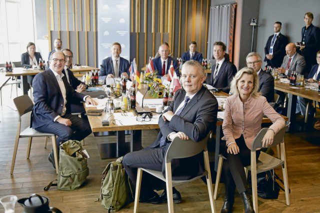 »Zugspitz-Gipfel« am Freitag mit Bundesinnenminister Dobrindt mit seinen Amtskollegen aus Frankreich, Polen, Österreich, Dänemark, Tschechien, EU-Innenkommissar Magnus Brunner und der Parlamentarischen Staatssekretärin im Innenministerium, der CSU-Politikerin Daniela Ludwig