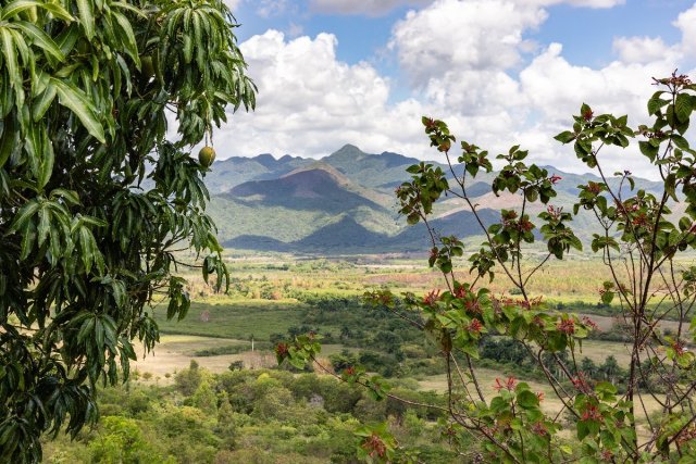 Das im Norden von der Sierra del Escambray begrenzte Valle de los Ingenios östlich von Trinidad war vom 17. bis zum 19. Jahrhundert ein Zentrum der Zuckerproduktion.