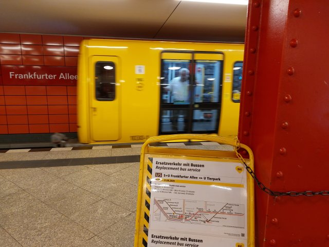 Ab Montag fahren zwischen den Stationen Frankfurter Allee und Ti...