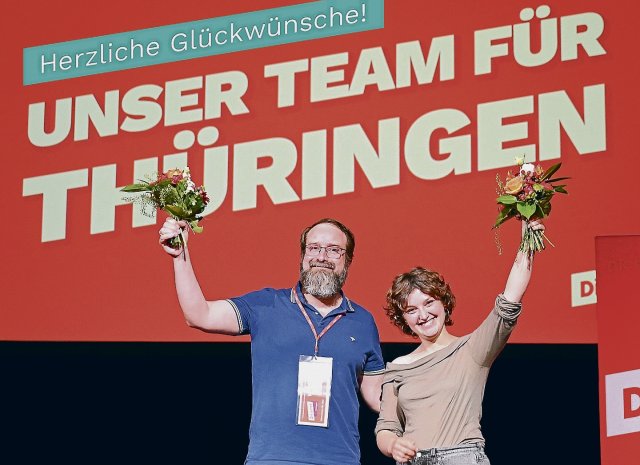Katja Maurer und Ralf Plötner nach ihrer Wahl auf dem Linke-Part...