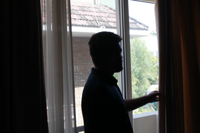 Wie dieser Afghane sitzen in Pakistans Hauptstadt Islamabad rund...